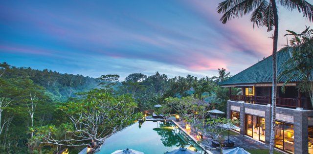 Villa Bukit Naga, Piscine au coucher du soleil