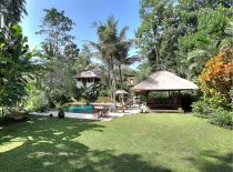 Villa Alamanda, Pool und Garten