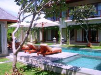 Villa Tenang, Pool und Garten