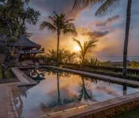 Villa Cemara, Piscine au coucher du soleil Villa Cemara, Piscine au coucher du soleil